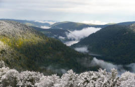 Vue de l'auberge du sotré, route des crêtes