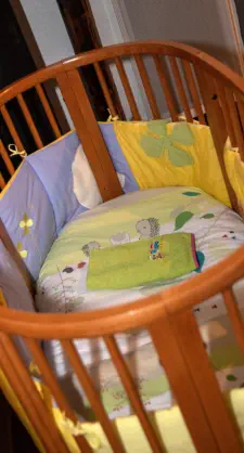 lit bébé à barreaux